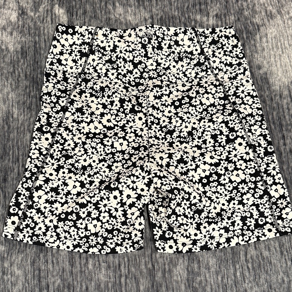 PINK Victoria's Secret Black Short Sleeve Tee with White Floral Design - Picture 6 of 12
